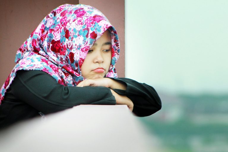 Regering Indonesië fluit scholen terug: hoofddoekplicht in strijd met de wet