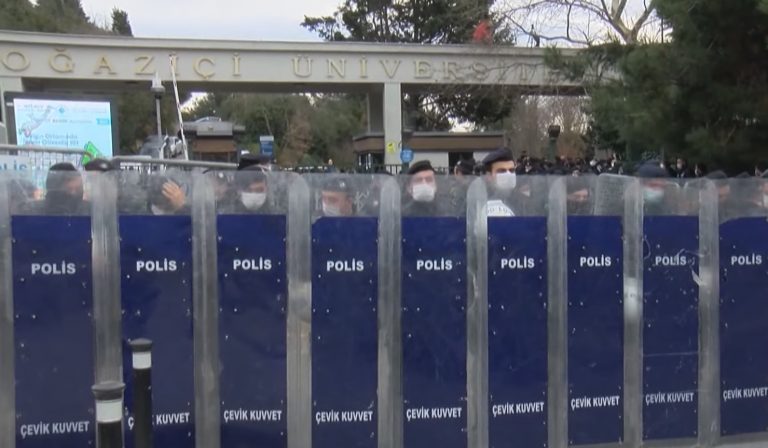 Turkije arresteert ruim 100 dissidente studenten aan universiteit Istanbul