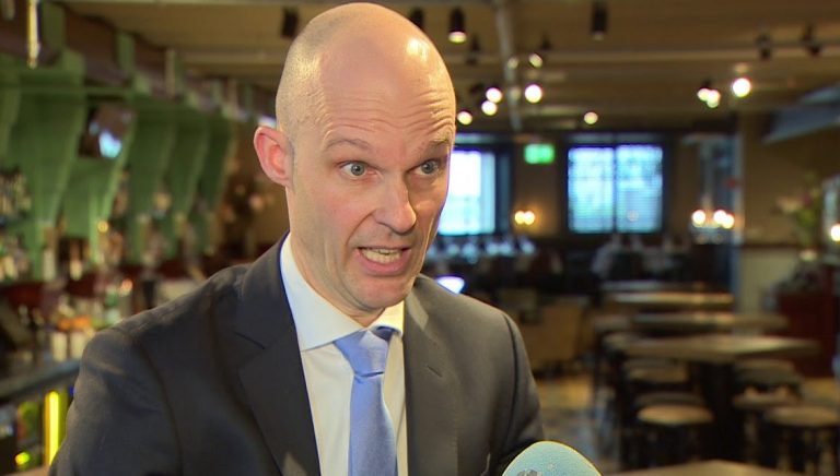 Motie PVV Rotterdam: bloemetje voor racistische agenten