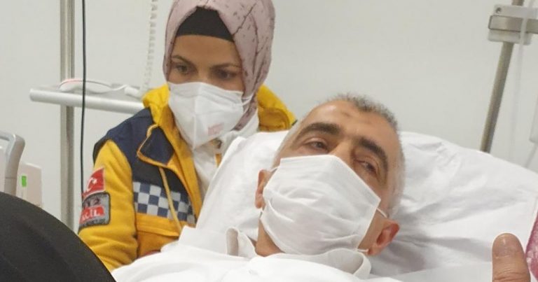 Turkije: politicus wordt hardhandig opgepakt, belandt via ziekenhuis in cel