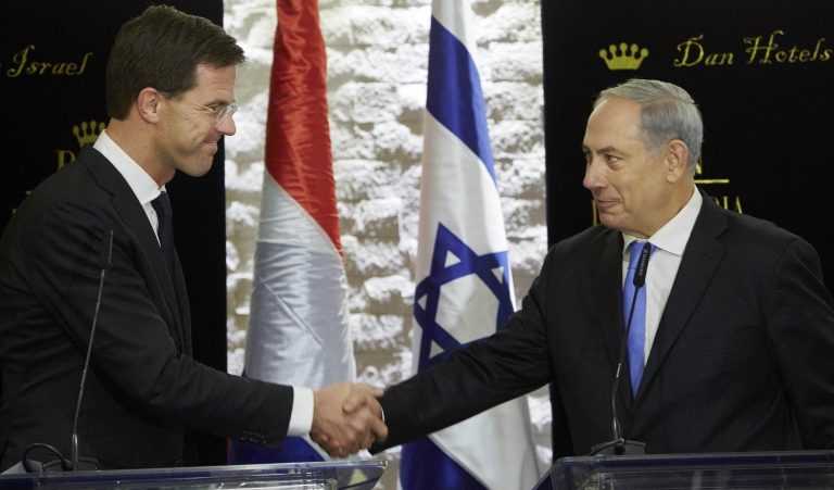 ‘Belachelijk’, ‘hopeloos’, ‘trash’: het dK-panel fileert Ruttes Israël-steun