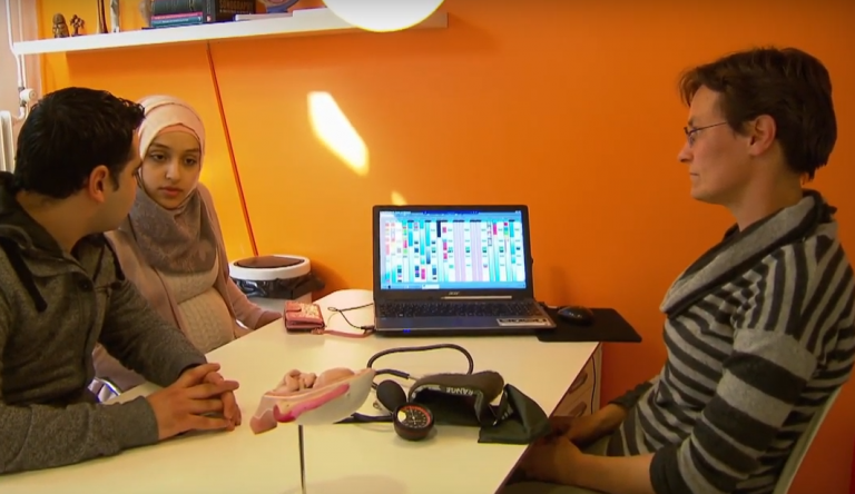 Geen tolken in de zorg, en kinderen draaien ervoor op