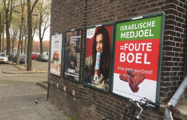Posteractie tegen ramadan-dadels uit Israël: ‘Koop geen apartheid!’