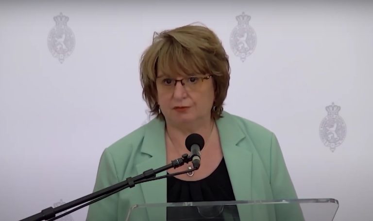 Ruim 100 actiegroepen aan Hamer: ‘Zet racisme centraal in regeerakkoord’