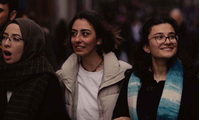 Studie: moslima’s met ‘progressieve genderattitudes’ minder achtergesteld