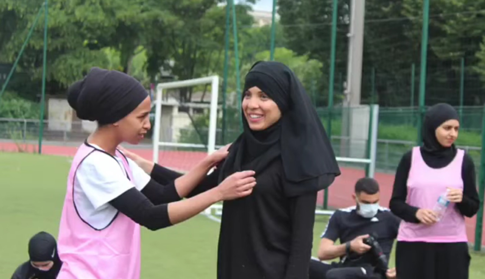 Le Sénat français demande l’interdiction du hijab lors d’événements sportifs