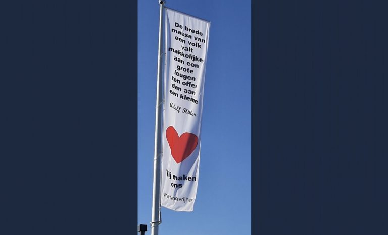 Voorhout: PvdA-raadslid doet aangifte om vlag in tuin met citaat Hitler