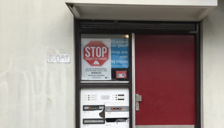Bewoners Rotterdamse Tweebosbuurt demonstreren voor Tweede Kamer