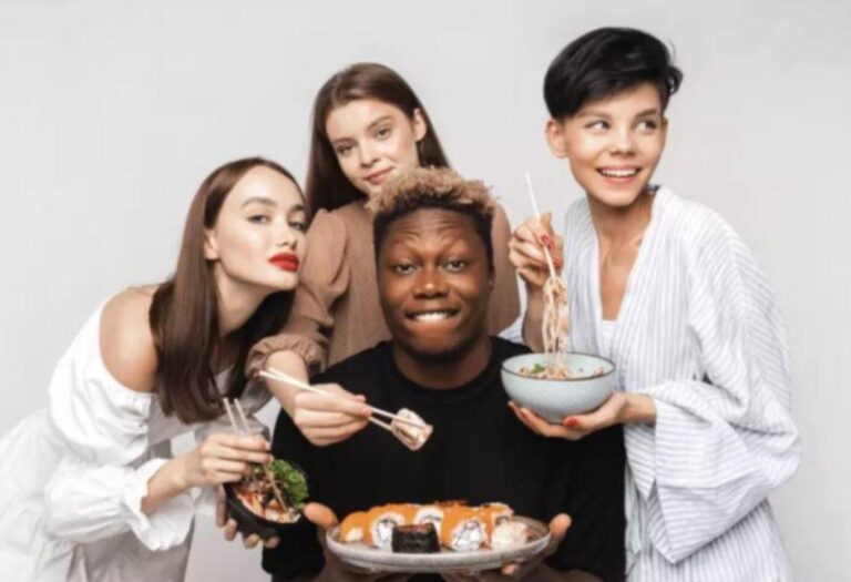 Rusland: sushiketen trekt reclame met zwarte man in na bedreigingen