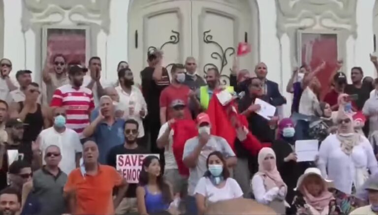 Honderden Tunesiërs protesteren tegen machtsgreep president