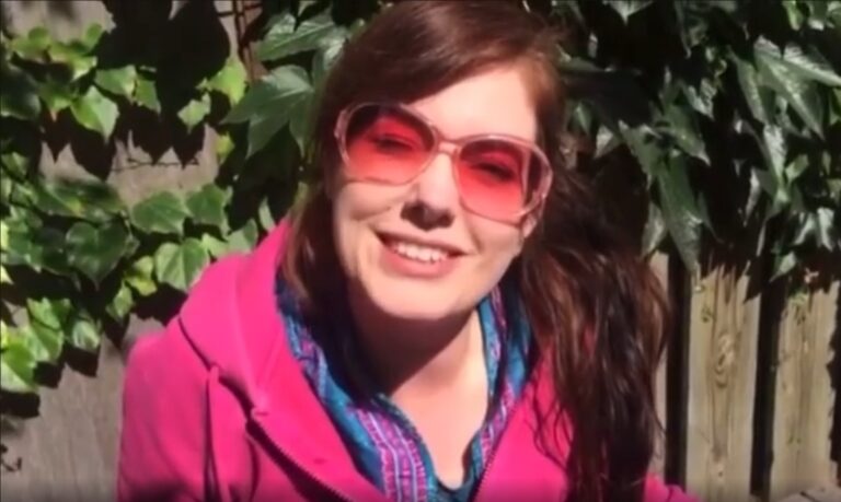 ‘Tinkebell en vriendin seksueel geïntimideerd door Griekse politie’