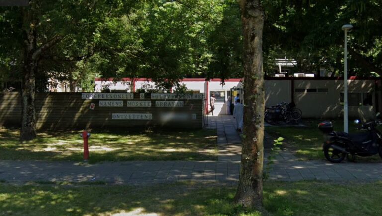 Amsterdam: moskee en gemeente bakkeleien over tijdelijk onderkomen