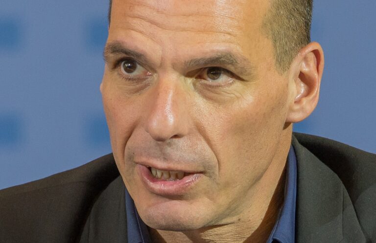 Griekse ex-minister Varoufakis fileert EU-grensbeleid: ‘Inhumaan en dom’