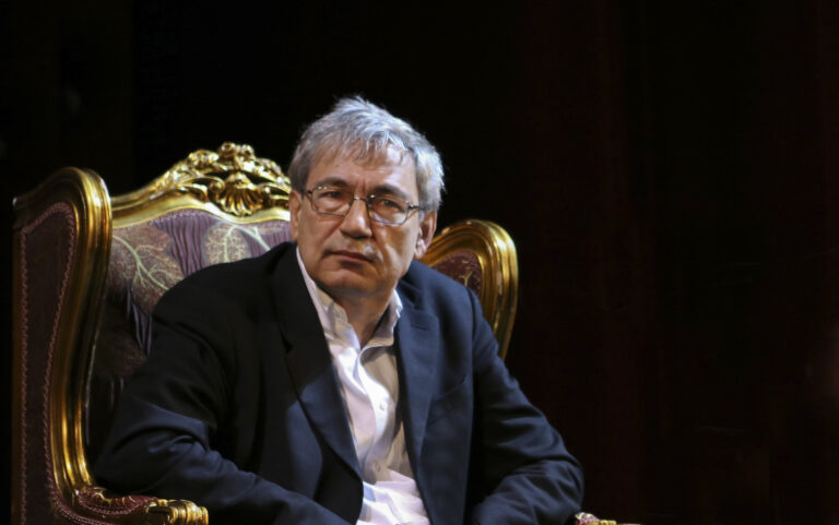 Turkse Nobelprijswinnaar Orhan Pamuk vervolgd om ‘beledigen Atatürk’
