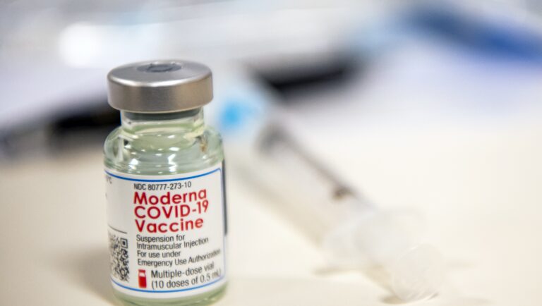 Bulgaren in Nederland weigeren vaccin door complotverhalen uit thuisland