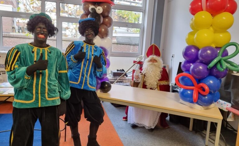 Utrecht: wethouder tikt voedselbank op vingers na bezoek van Zwarte Piet