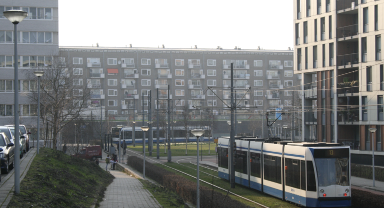 7 op de 10 Amsterdammers in Zuidoost en Nieuw-West stemden niet