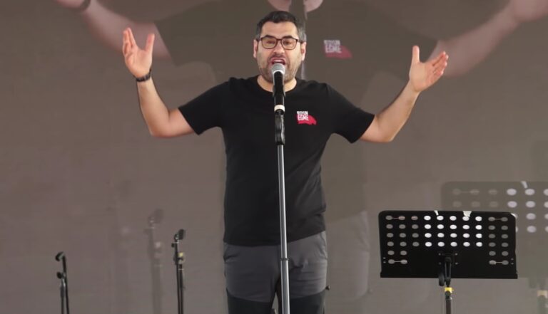 Turkije: rechter veroordeelt journalist na tweeten religiekritische cartoon