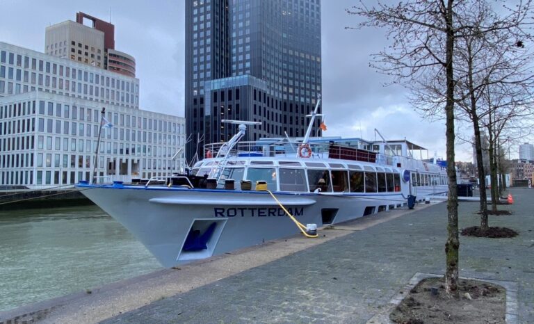 Rotterdam gaat door met noodopvang, ondanks frustratie over aanpak Rijk