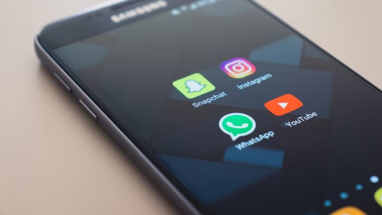 Digitale waakhond: sociale media schieten tekort tegen moslimhaat