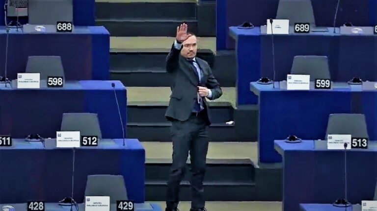 Eurofracties JA21 en SGP veroordelen Hitlergroet Bulgaarse fractiegenoot