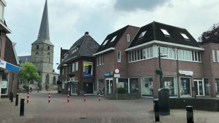 Haaksbergen: rel om spandoek FvD-sympathisant met Joodse karikatuur
