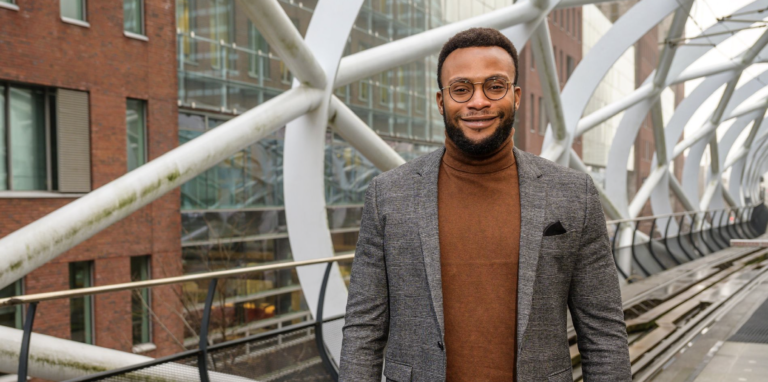 Anthony Uduba (VVD): ‘Je moet asielzoekers de mogelijkheid geven te gaan werken’