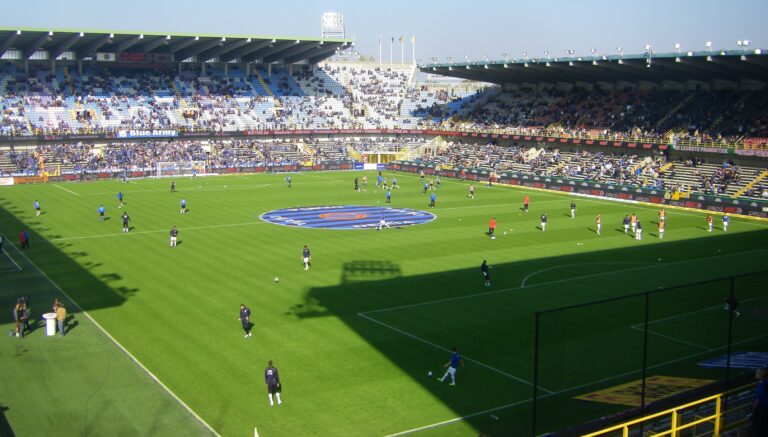 Voetbal: Club Brugge gaat racisme aanpakken met QR-codes