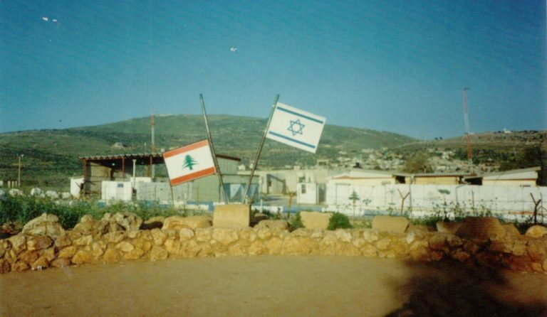Israël beantwoordt raket uit Libanon met artillerievuur
