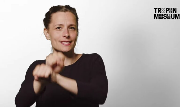 Nieuw: handgebaar voor ‘tot slaaf gemaakte’
