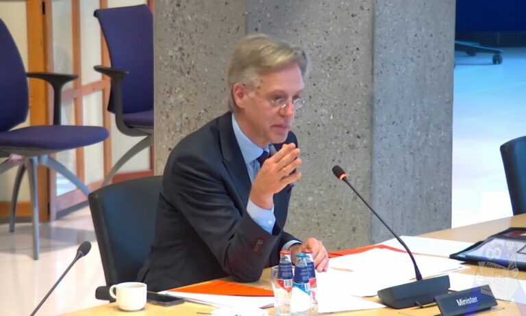 Onderwijsminister over ‘woke’: kwalijk als docenten op eieren moeten lopen