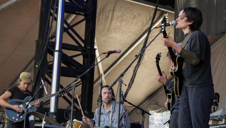 Amerikaanse band Big Thief zegt optredens Israël af na kritiek BDS