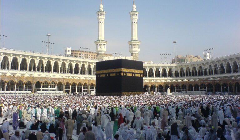Saoedi-Arabië verwelkomt eerste pelgrims naar Mekka sinds corona