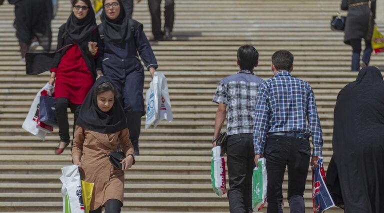 ‘Iran intimideert steeds vaker vrouwen met een ‘ongepaste’ hijab’