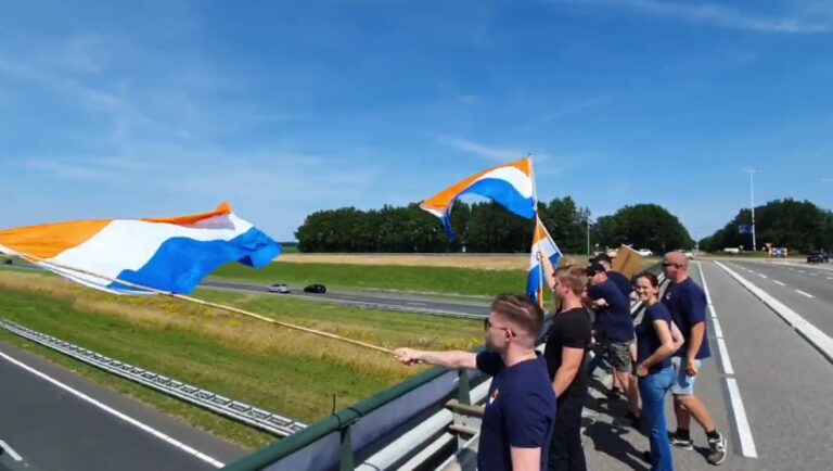 Extreemrechts protest met NSB-vlaggen ‘voor de boeren’