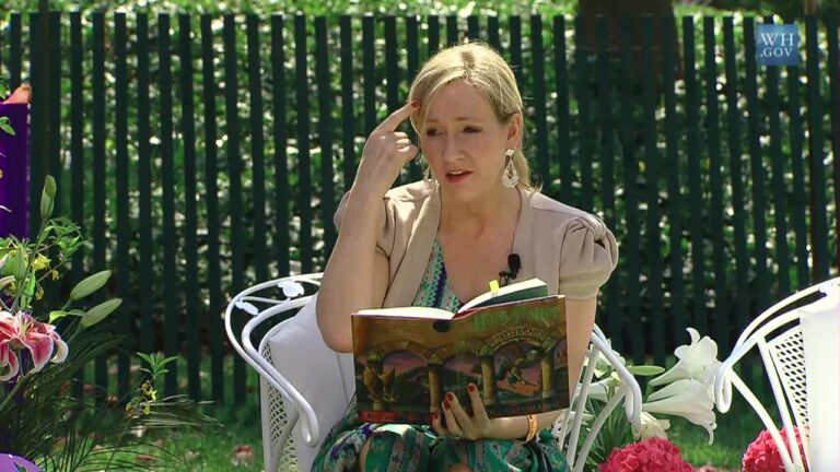 ‘Harry Potter-auteur J.K. Rowling slachtoffer van een ‘woke fatwa”