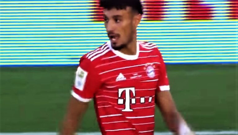 Bayern-voetballer Mazraoui (ex-Ajax) weigert te poseren met glas bier