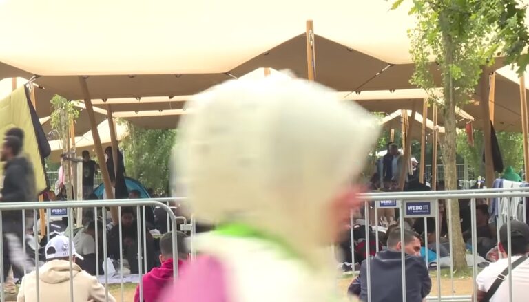 Woede over ‘Nederlandse Moria’: ‘Is gevolg van bewust beleid’
