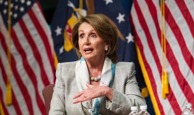 Pelosi (VS) hekelt ‘illegale’ aanvallen Azerbeidzjan bij bezoek aan Armenië