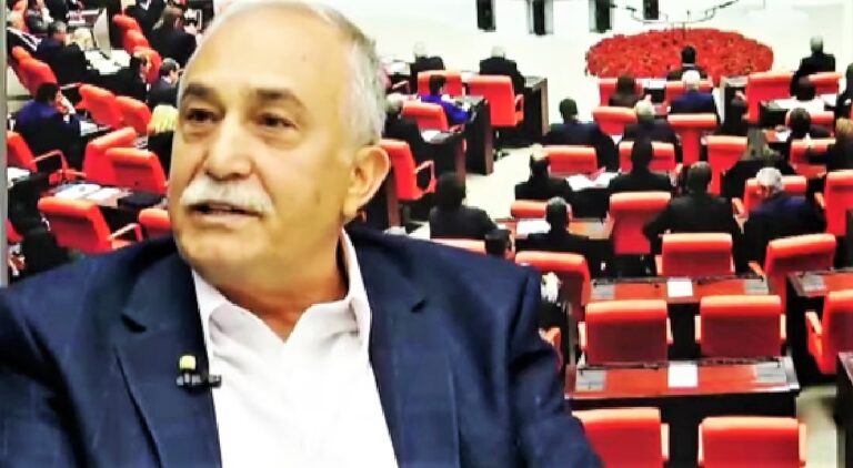 Opmerkelijke stap Turkse ex-minister: verruilt AKP voor oppositiepartij