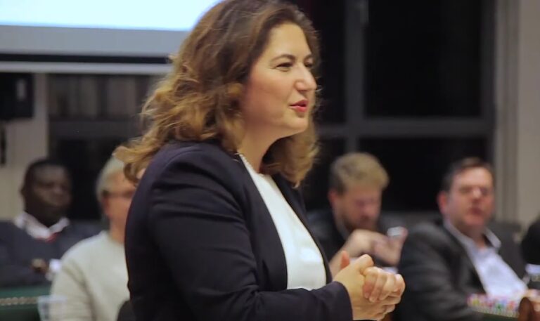 Met Huri Sahin (GL) is de eerste Turks-Nederlandse burgemeester een feit