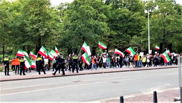 Den Haag: honderden actievoerders protesteren tegen Iraans regime