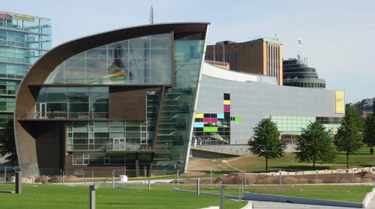 Kunstenaars boycotten Fins museum om link met pro-Israëlische miljardair