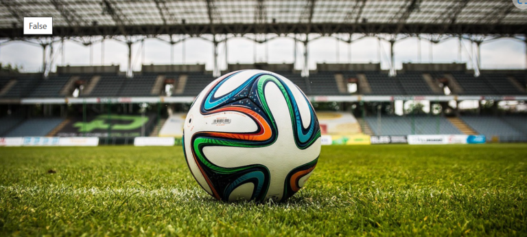 Amsterdamse amateurclub verwelkomt vluchtelingen voor voetbaltoernooi