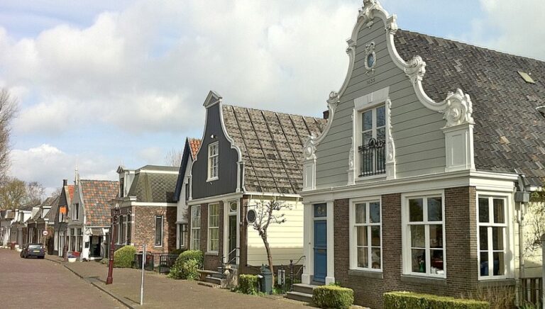Gouden Bocht Amsterdam ligt plots in arme wijk