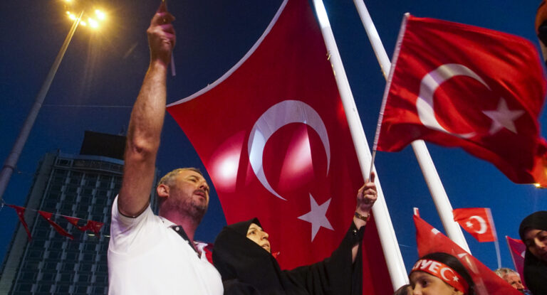 Politieke vrijdagpreek Diyanet verwijst naar coupnacht 15 juli