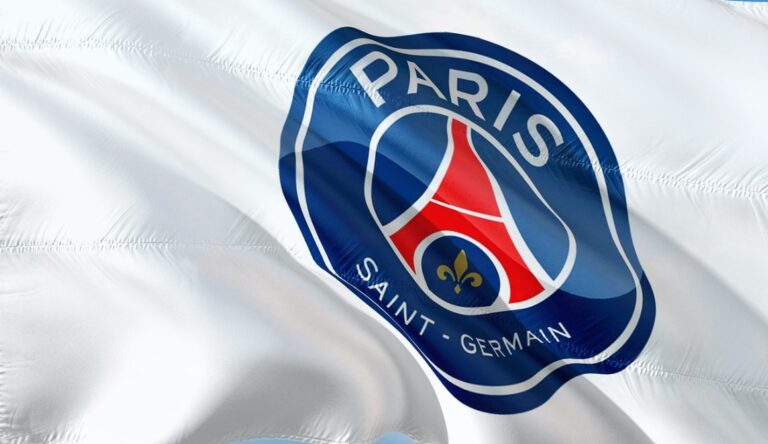 Paris Saint-Germain onderzoekt vermeende racistische uitspraken voetbalcoach