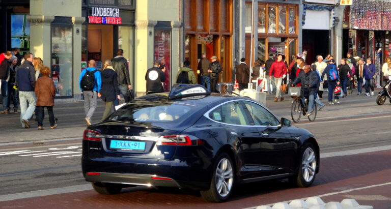 Taxichauffeurs Amsterdam protesteren tegen gemeentebeleid