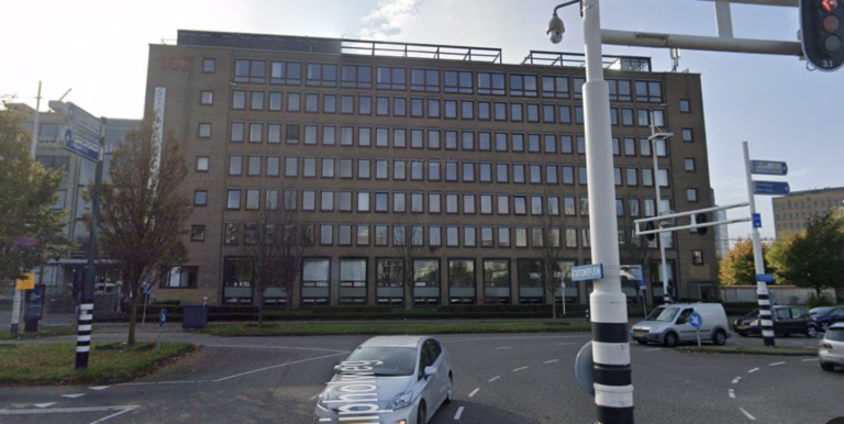Driehonderd mensen op straat door brand in azc