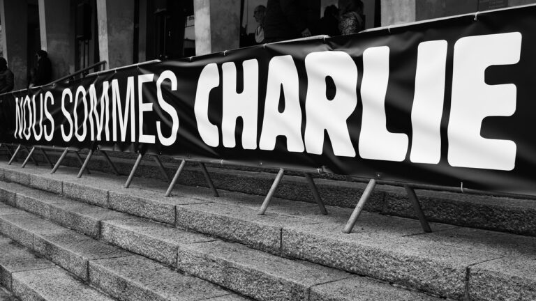 Turkije boos over cartoon Charlie Hebdo die Erdogan ‘vermoordt’ in bad